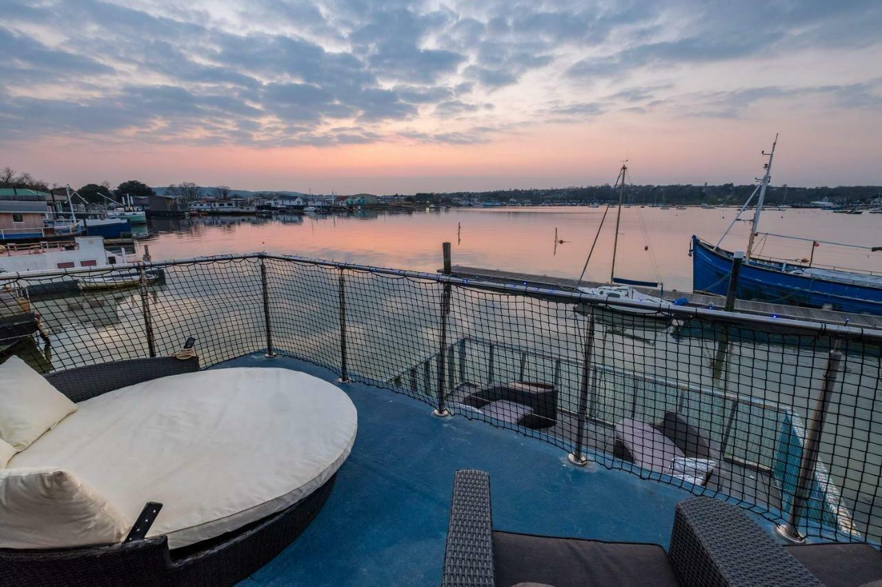 Houseboat Harbourside View Bed and Breakfast Newport  Exteriör bild